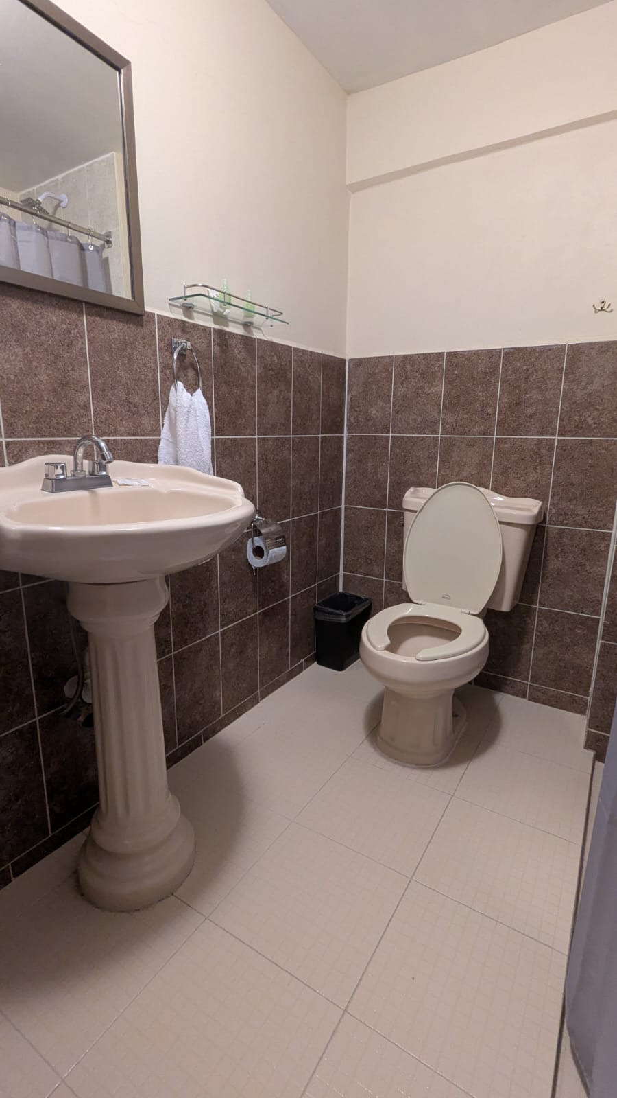 Baño privado de una habitación del Hotel Gold