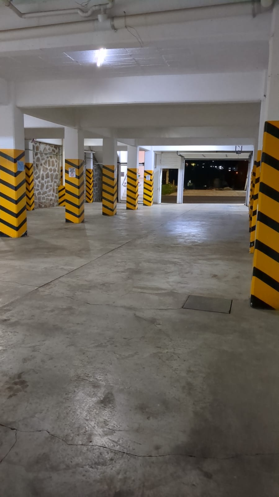 Acceso al estacionamiento del Hotel Gold